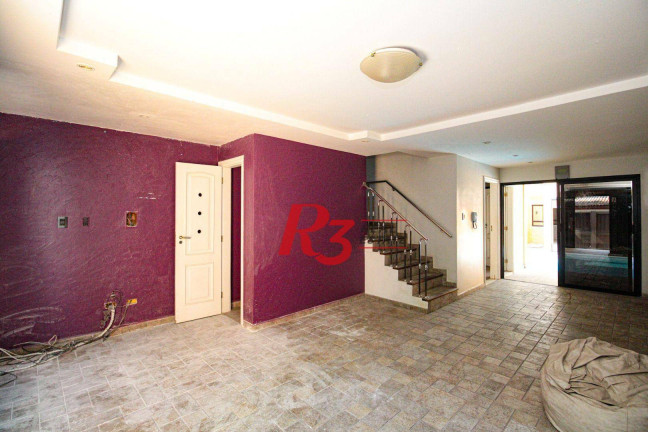 Imagem Sobrado com 3 Quartos para Alugar, 240 m² em Gonzaga - Santos