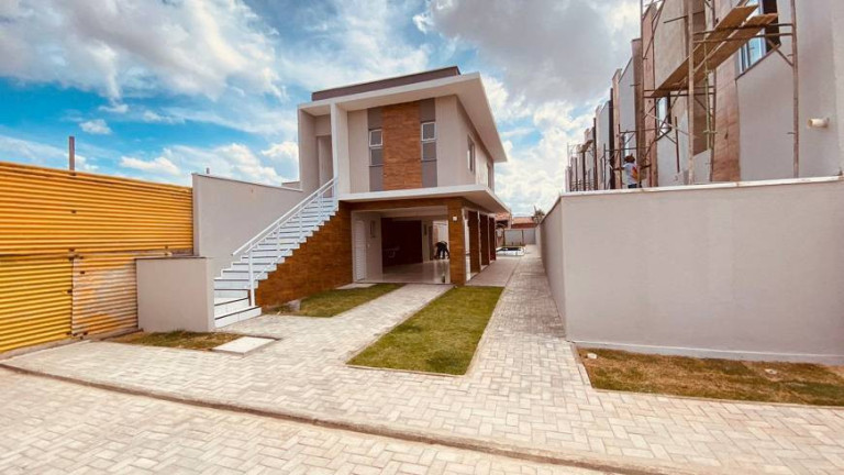 Imagem Casa à Venda, em Fortaleza Imagem Casa à Venda, em Fortaleza