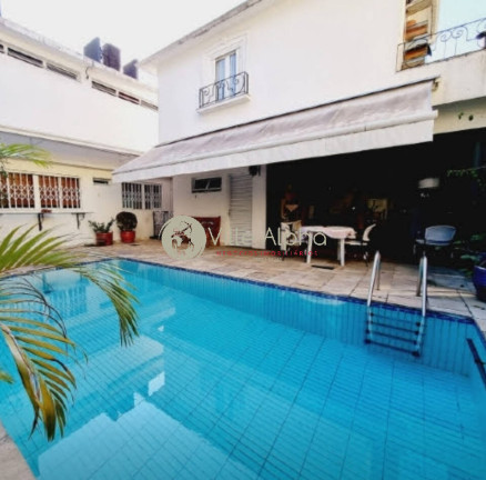 Casa com 4 Quartos à Venda, 315 m² em Boqueirao - Santos