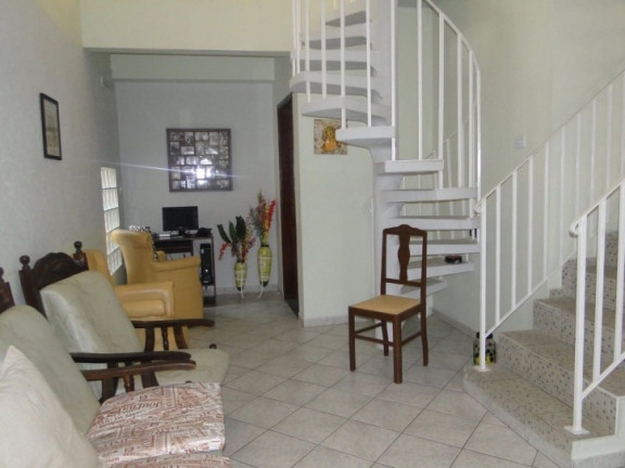Casa com 4 Quartos à Venda,  em Cecap - Jacareí