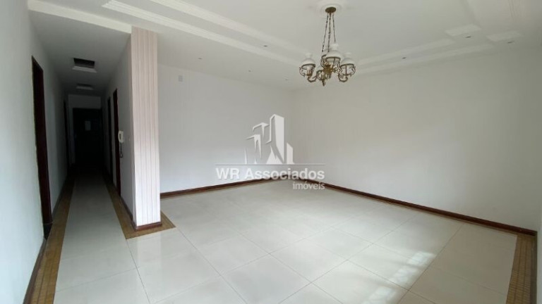 Imagem Casa com 4 Quartos à Venda, 480 m²