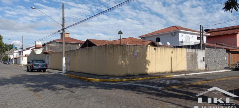 Casa à Venda, 357 m² em Jardim Santa Maria - Jacareí