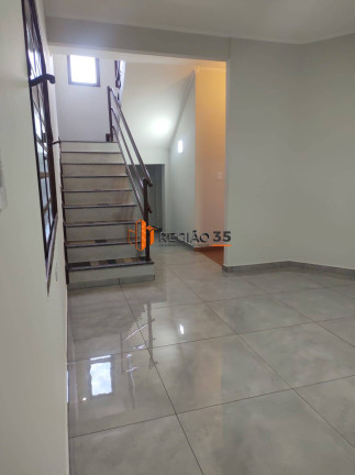 Imagem Casa com 3 Quartos à Venda, 250 m² em Jardim Ipê - Poços De Caldas Imagem Casa com 3 Quartos à Venda, 250 m² em Jardim Ipê - Poços De Caldas