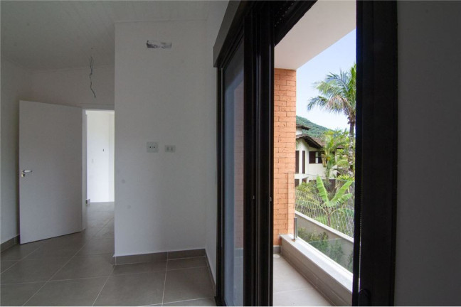 Imagem Casa com 3 Quartos à Venda, em Camburi - São Sebastião Imagem Casa com 3 Quartos à Venda, em Camburi - São Sebastião