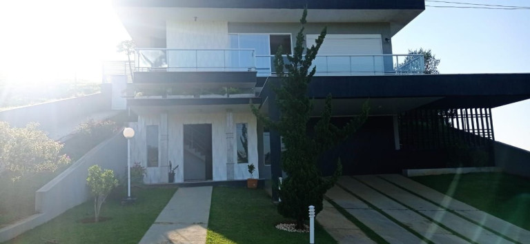 Imagem Sobrado com 4 Quartos à Venda, 398 m² em Centro - Jambeiro