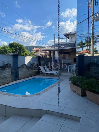 Imagem Sobrado com 5 Quartos à Venda, 270 m² em Nações - Balneário Camboriú Imagem Sobrado com 5 Quartos à Venda, 270 m² em Nações - Balneário Camboriú