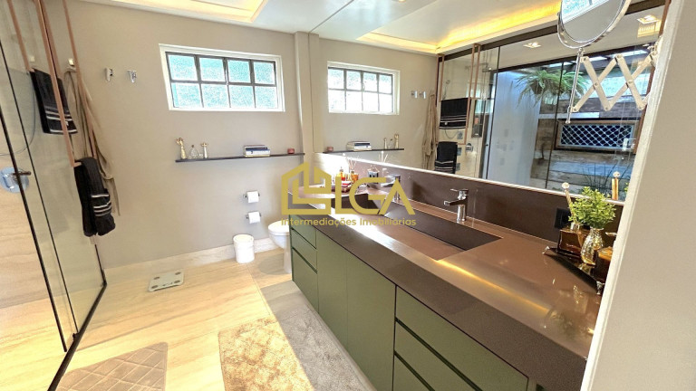 Casa com 5 Quartos à Venda, 791 m² em Marapé - Santos