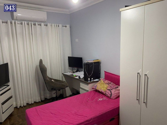 Casa com 4 Quartos à Venda, 300 m² em Coliseu - Londrina