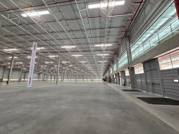 Imóvel para Alugar, 4.214 m² em Quinhaú - Embu Das Artes