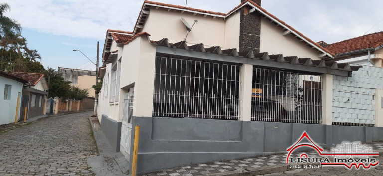 Casa com 3 Quartos à Venda, 230 m² em Centro - Jacareí