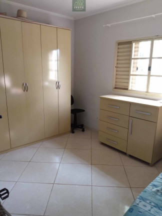 Imagem Casa com 2 Quartos à Venda, 250 m²