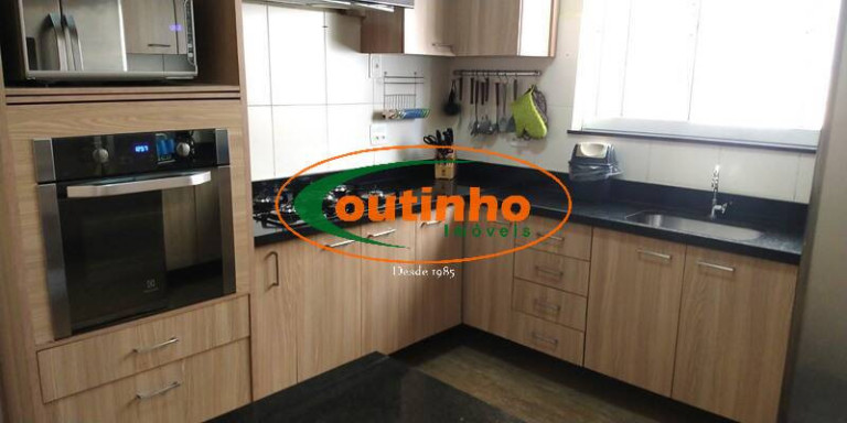 Imagem Casa com 4 Quartos à Venda, 220 m² em Andaraí - Rio De Janeiro Imagem Casa com 4 Quartos à Venda, 220 m² em Andaraí - Rio De Janeiro