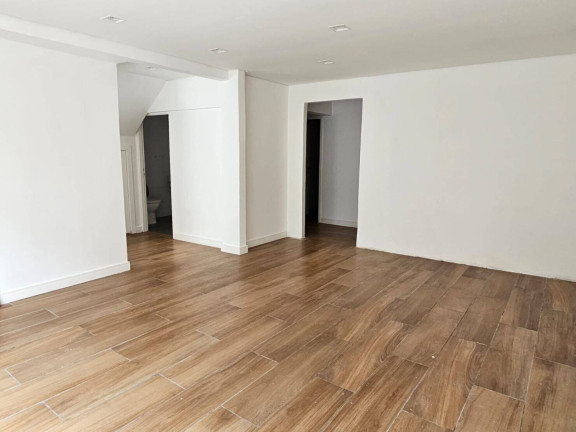Casa com 12 Quartos para Alugar, 135 m² em Gonzaga - Santos