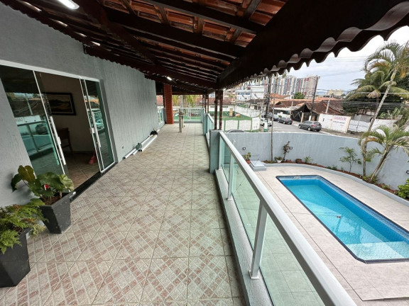 Casa com 4 Quartos à Venda, 307 m² em Tupi - Praia Grande
