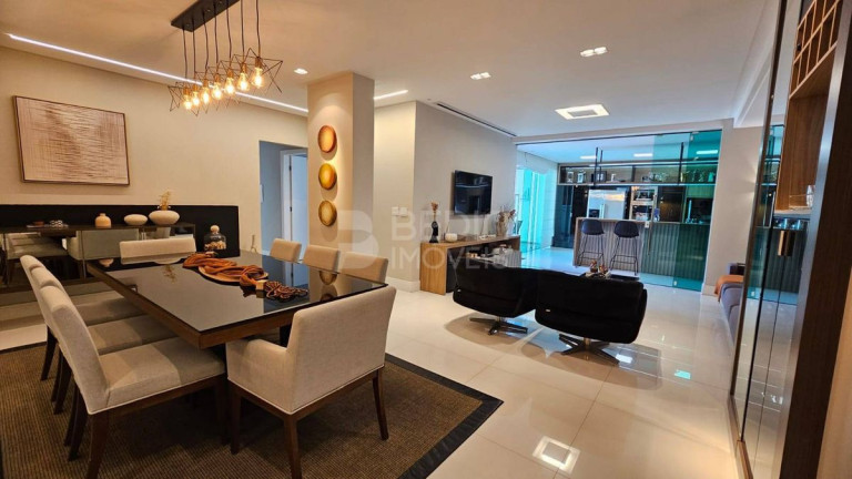 Imagem Apartamento com 3 Quartos à Venda, 177 m² em Centro - Balneário Camboriú