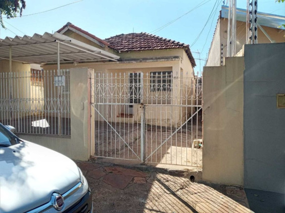 Casa com 3 Quartos à Venda,  em Vila Santa Maria (vila Xavier) - Araraquara
