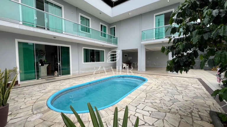 Imagem Sobrado com 5 Quartos à Venda, 270 m² em Bom Retiro - Joinville Imagem Sobrado com 5 Quartos à Venda, 270 m² em Bom Retiro - Joinville