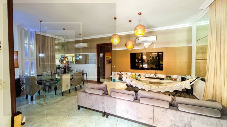 Imagem Casa com 7 Quartos à Venda, 370 m² Imagem Casa com 7 Quartos à Venda, 370 m²