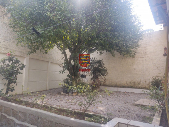 Imagem Casa com 3 Quartos à Venda,  em Agronômica - Florianópolis