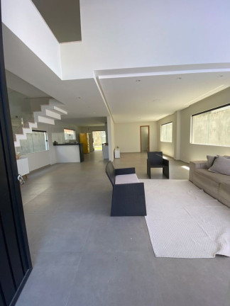 Imagem Casa com 3 Quartos à Venda, 250 m² em Estrada Do Coco - Lauro De Freitas Imagem Casa com 3 Quartos à Venda, 250 m² em Estrada Do Coco - Lauro De Freitas