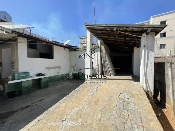 Imagem Casa com 3 Quartos à Venda, 910 m² em Centro - Florestal