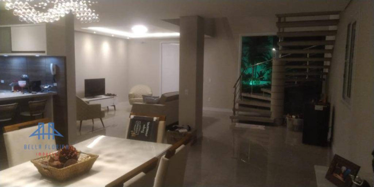 Imagem Casa com 3 Quartos à Venda, 360 m² em São João Do Rio Vermelho - Florianópolis Imagem Casa com 3 Quartos à Venda, 360 m² em São João Do Rio Vermelho - Florianópolis