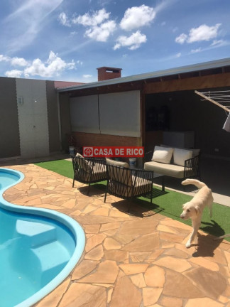 Sobrado com 4 Quartos à Venda, 380 m² em Parque Leblon - Londrina