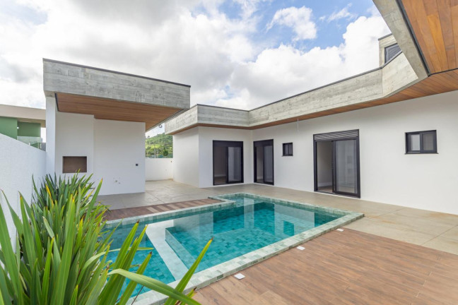 Imagem Casa com 3 Quartos à Venda, 250 m² em Santa Regina - Camboriú