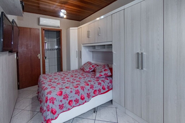 Imagem Casa com 2 Quartos à Venda, 94 m² em Rubem Berta - Porto Alegre
