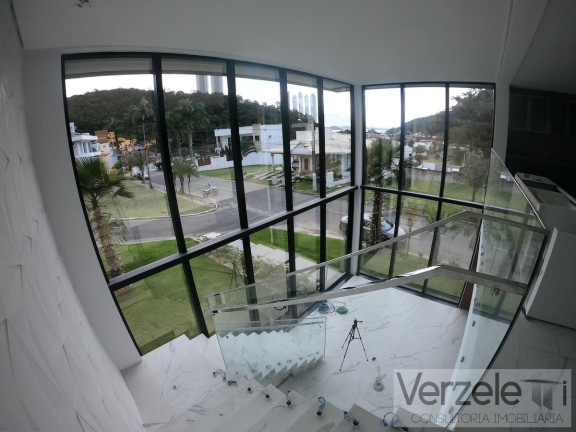 Imagem Casa com 4 Quartos à Venda, 530 m² em Barra - Balneário Camboriú Imagem Casa com 4 Quartos à Venda, 530 m² em Barra - Balneário Camboriú
