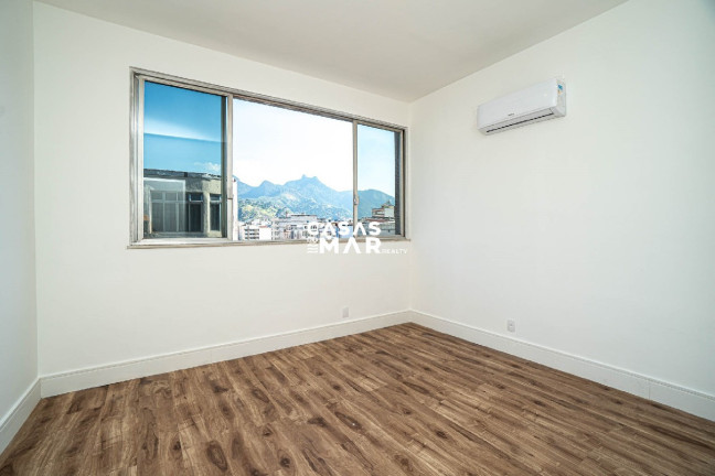 Imagem Imóvel com 4 Quartos à Venda, 130 m² em Barra Da Tijuca - Rio De Janeiro Imagem Imóvel com 4 Quartos à Venda, 130 m² em Barra Da Tijuca - Rio De Janeiro