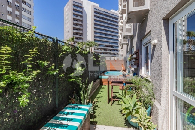 Imagem Apartamento com 3 Quartos à Venda, 100 m² em São Sebastião - Porto Alegre Imagem Apartamento com 3 Quartos à Venda, 100 m² em São Sebastião - Porto Alegre