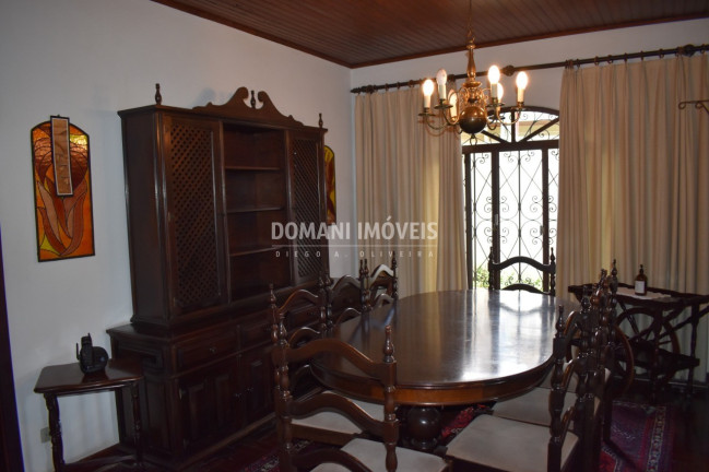 Imagem Casa com 3 Quartos à Venda, 280 m² em Região Da Abernéssia - Campos Do Jordão Imagem Casa com 3 Quartos à Venda, 280 m² em Região Da Abernéssia - Campos Do Jordão