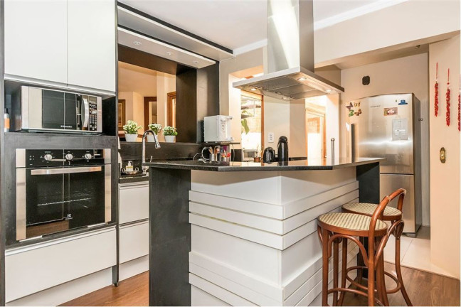 Imagem Casa com 4 Quartos à Venda,  em Três Figueiras - Porto Alegre
