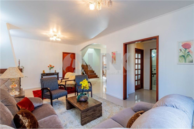 Imagem Casa com 4 Quartos à Venda,  em Jardim Itu - Porto Alegre