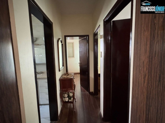 Imagem Casa com 3 Quartos à Venda, 241 m² em Setor Aeroporto - Goiânia