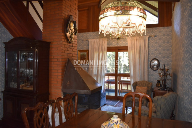 Imagem Imóvel com 4 Quartos à Venda, 162 m² em Região De Capivari - Campos Do Jordão Imagem Imóvel com 4 Quartos à Venda, 162 m² em Região De Capivari - Campos Do Jordão