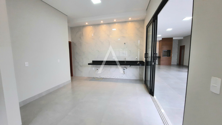 Imagem Casa com 3 Quartos à Venda, 342 m² em Setor Comercial - Sinop