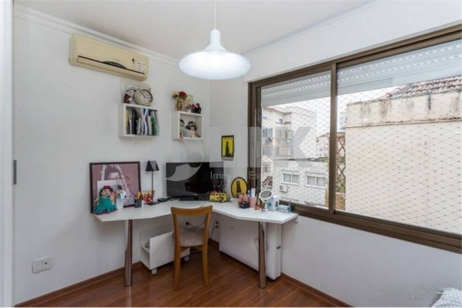 Imagem Imóvel com 4 Quartos à Venda, 153 m² em Moinhos De Vento - Porto Alegre Imagem Imóvel com 4 Quartos à Venda, 153 m² em Moinhos De Vento - Porto Alegre
