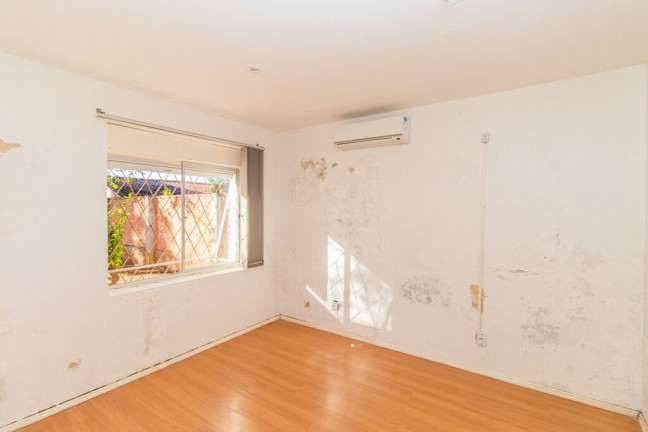 Imagem Casa com 9 Quartos à Venda, 316 m² em Três Figueiras - Porto Alegre Imagem Casa com 9 Quartos à Venda, 316 m² em Três Figueiras - Porto Alegre