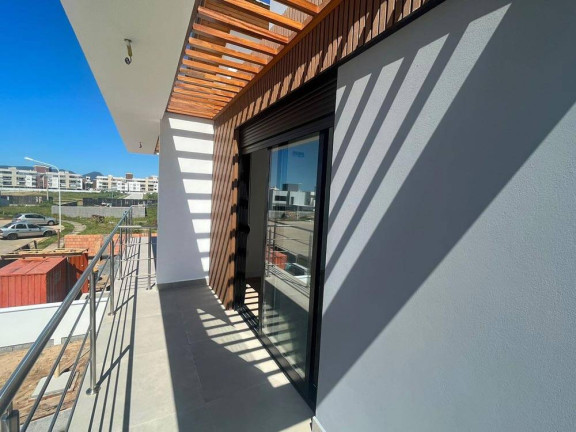 Casa com 3 Quartos à Venda,  em Campeche - Florianópolis