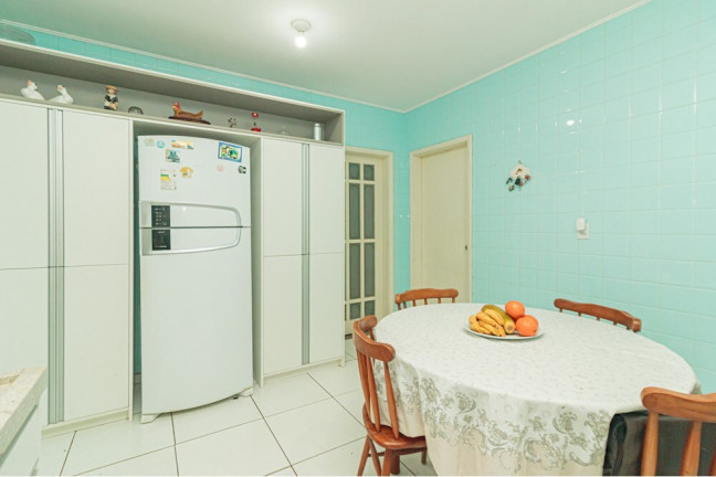 Imagem Casa com 3 Quartos à Venda, 186 m² em Passo Da Areia - Porto Alegre Imagem Casa com 3 Quartos à Venda, 186 m² em Passo Da Areia - Porto Alegre