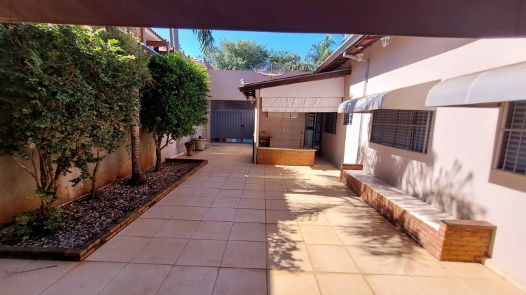 Imagem Casa com 3 Quartos para Alugar, em Ourinhos Imagem Casa com 3 Quartos para Alugar, em Ourinhos