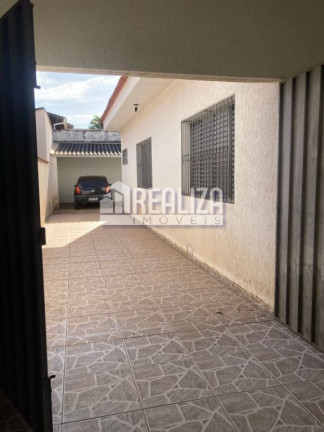 Imagem Casa com 3 Quartos à Venda, 300 m² em São Benedito - Uberaba Imagem Casa com 3 Quartos à Venda, 300 m² em São Benedito - Uberaba