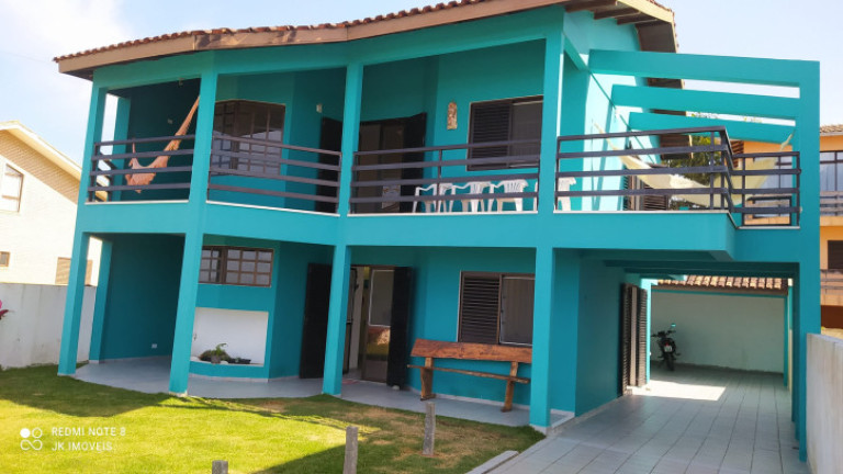 Sobrado com 4 Quartos para Temporada, 232 m² em Balneário Uirapuru - Itapoá