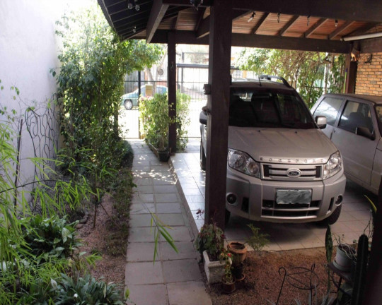 Imagem Casa com 5 Quartos à Venda, 207 m² em Medianeira - Porto Alegre Imagem Casa com 5 Quartos à Venda, 207 m² em Medianeira - Porto Alegre