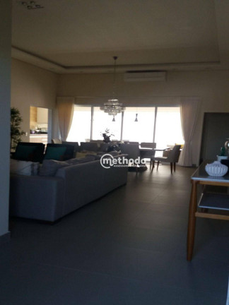 Imagem Casa com 3 Quartos à Venda, 233 m² em Parque Dos Ipes - Holambra