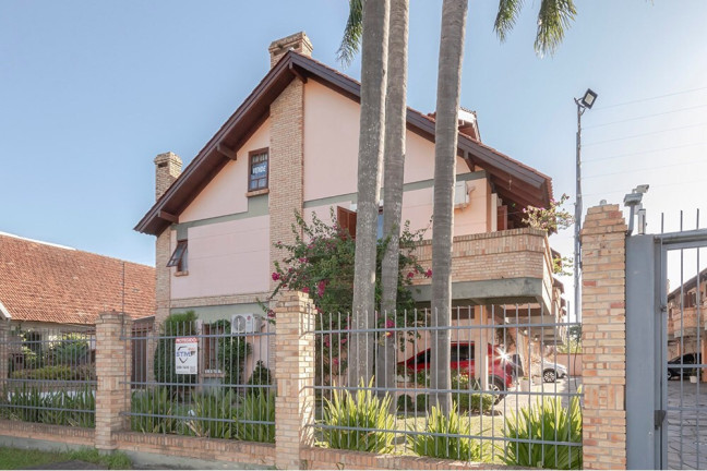 Imagem Casa com 3 Quartos à Venda, 230 m² em Tristeza - Porto Alegre Imagem Casa com 3 Quartos à Venda, 230 m² em Tristeza - Porto Alegre