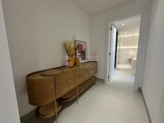 Imagem Apartamento com 3 Quartos à Venda, 132 m² em Centro - Balneário Camboriú Imagem Apartamento com 3 Quartos à Venda, 132 m² em Centro - Balneário Camboriú