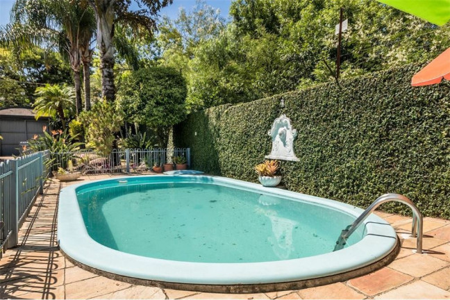 Imagem Casa com 4 Quartos à Venda, 525 m² em Jardim Sabará - Porto Alegre Imagem Casa com 4 Quartos à Venda, 525 m² em Jardim Sabará - Porto Alegre